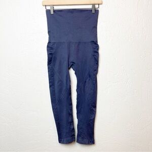 Belly Bandit Mother Tucker active Capri leggings blue size small